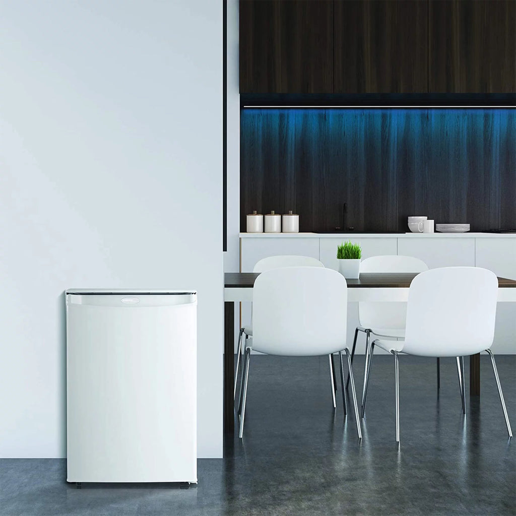 2.6 Cu. ft. Compact Fridge in White U3869