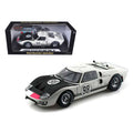 White 1/18 Diecast Car Model G25974