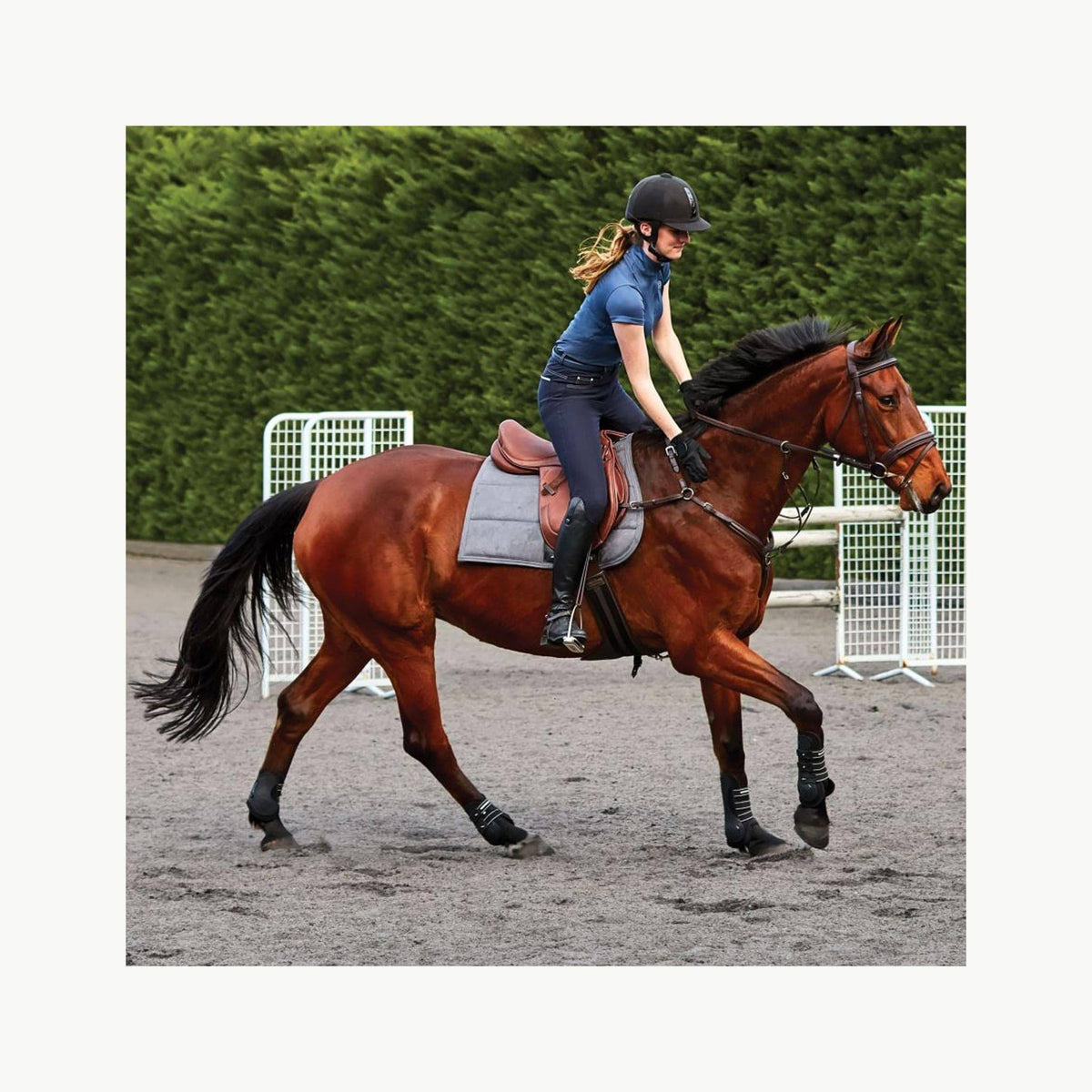 Black Close Contact Saddle V6089
