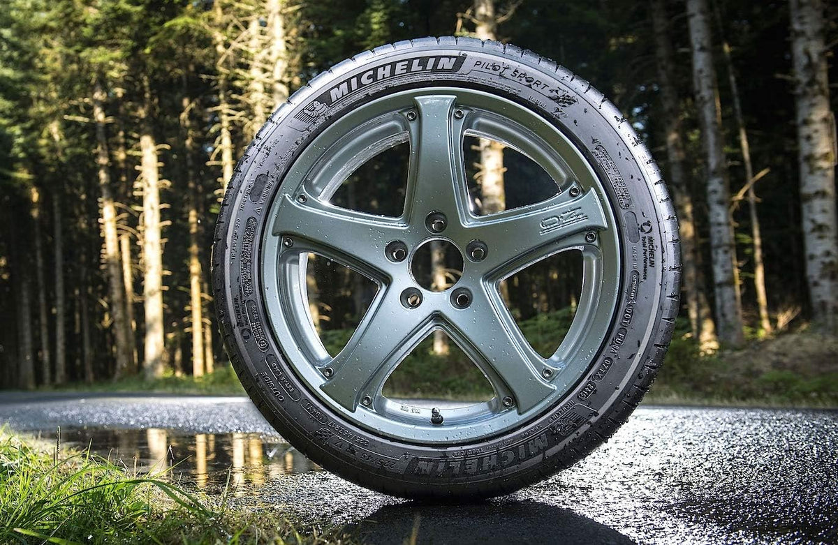225/45R18/XL 95Y Summer Radial Car Tire V5696