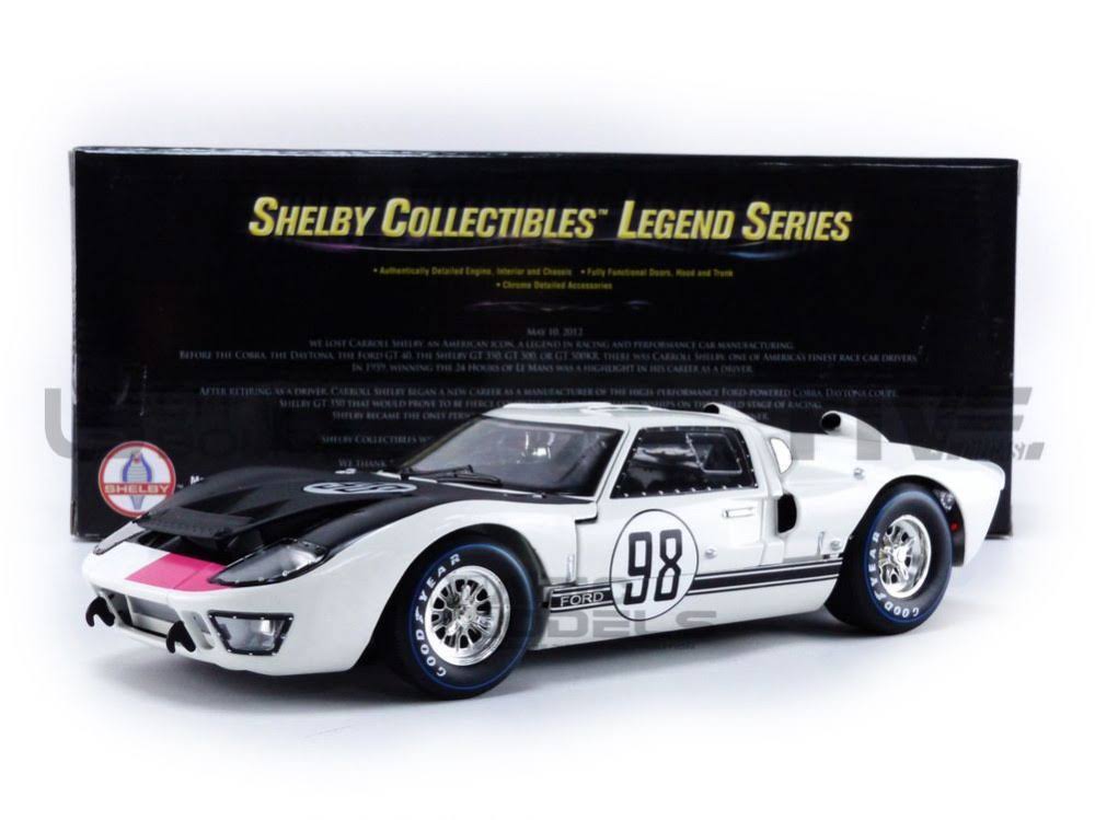 White 1/18 Diecast Car Model G25974