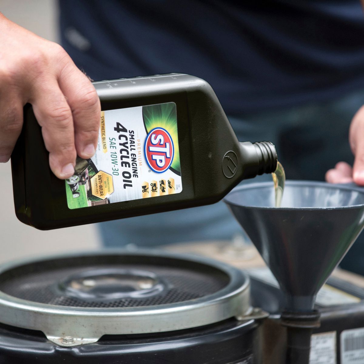 32 oz Four-Cycle Oil SAE 10W-30 F183869
